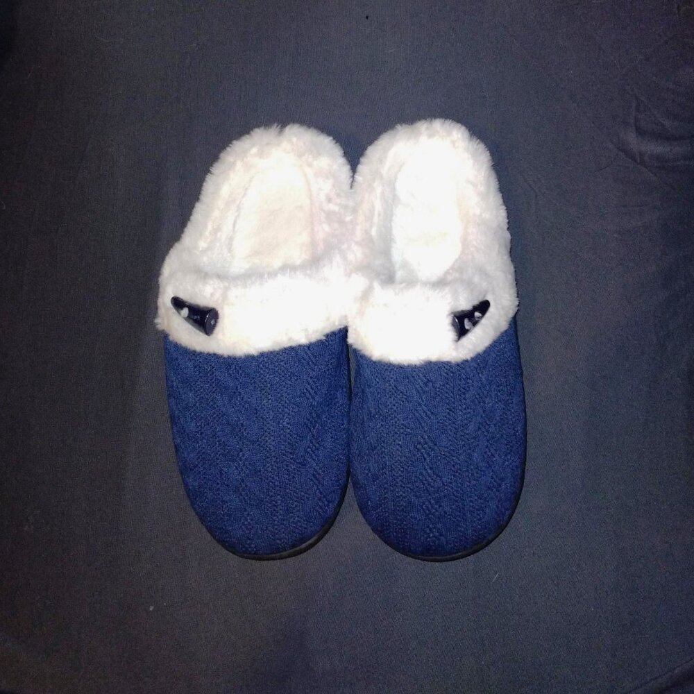 BERANMEY Unisex Comfy Blue & White Memory Foam Slippers. Women's Size 9.5 - 10 ?